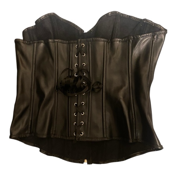 Women’s black faux leather Halter top /vest. zips and laces. Sexy and 🔥 … - Picture 2 of 6